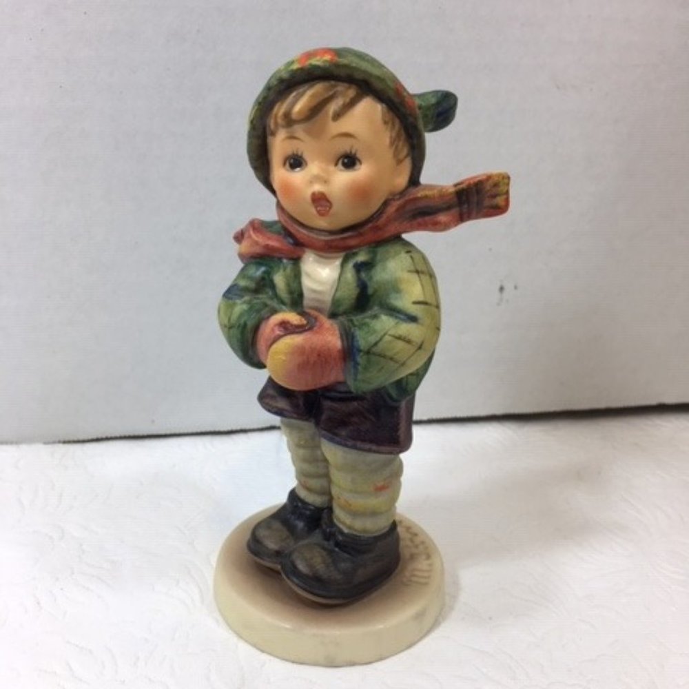 Vintage Exclusive Special Ed. Goebel Hummel Boy w/Hat Scarf Gloves Figurine #421